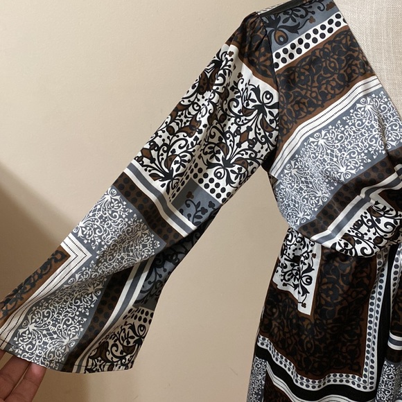 L'AltraModa women dress with a big V drop and wide 2/3 flared sleeves “Italian” - Picture 6 of 8